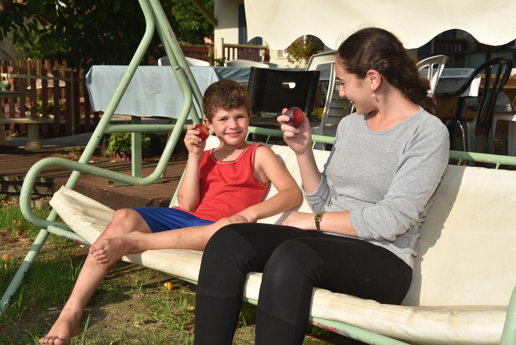 Nuriel Fruit & Guest House Sheʼar Yashuv Εξωτερικό φωτογραφία